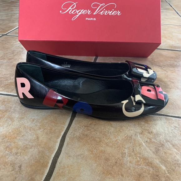 Roger Vivier Gommette Patent Leather Flats - Picture 2 of 13